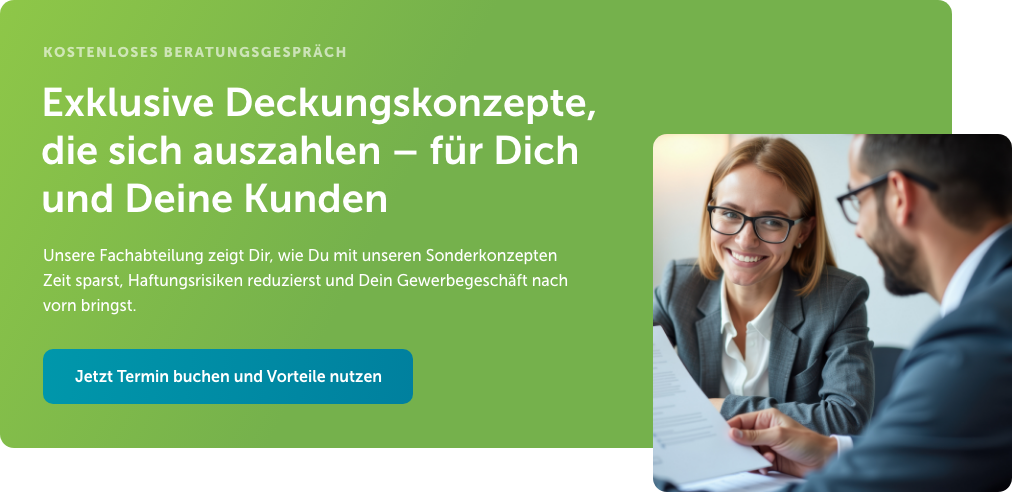 Bild-CTA Beratungsgespräch Deckungskonzepte - eine Frau und ein Mann im Business-Outfit tauschen sich im Gespräch aus